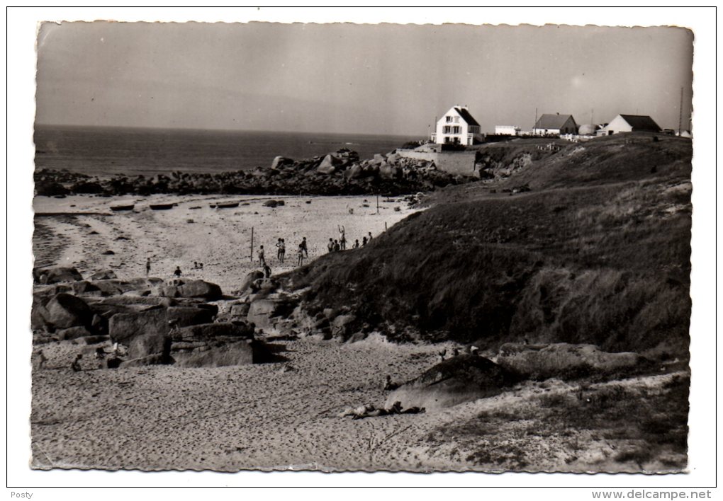 CPSM - PLOUESCAT - PLAGE DE PORSGUEN - Animée - N/b - Ann 50 ! - - Plouescat