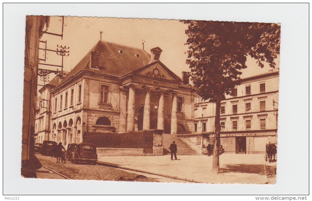 CPA - 16 - CHATEAUNEUF SUR CHARENTE - L'Hotel De Ville - Animation - Chateauneuf Sur Charente