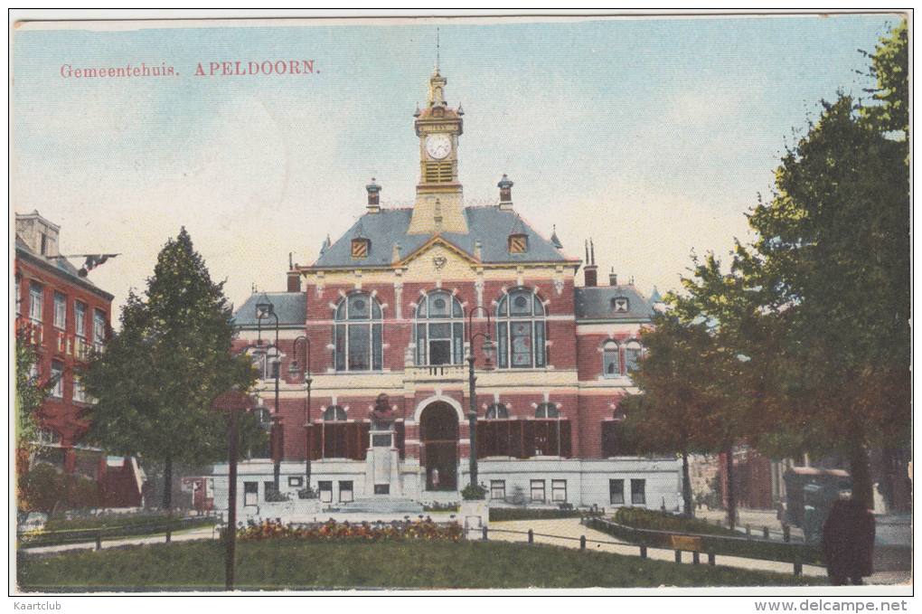 Apeldoorn  - Gemeentehuis - 1927 - Man Bij OLDTIMER AUTO - Nederland/Holland - Apeldoorn