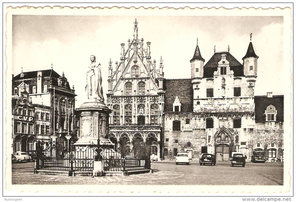 Monument De Marguerite D'Autriche - Hôtel De Ville Et Anciennes Halles Aux Draps - Machelen