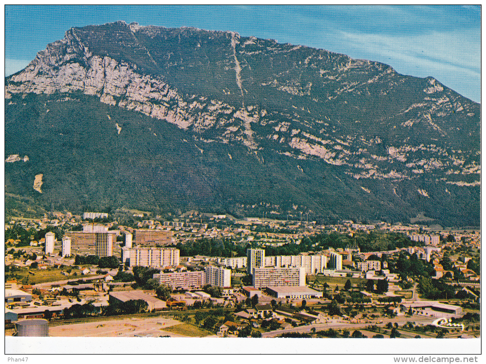 SAINT-EGREVE (Isère), Vue Générale Aérienne, Au Fond Le Casque Du Néron, Montagne - Autres & Non Classés