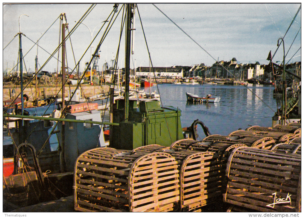 Thematiques 44 Loire Atlantique Le Croisic Un Coin Du Port Bateaux A Quai Casiers Ecrite Timbrée 24 08 1974 - Le Croisic