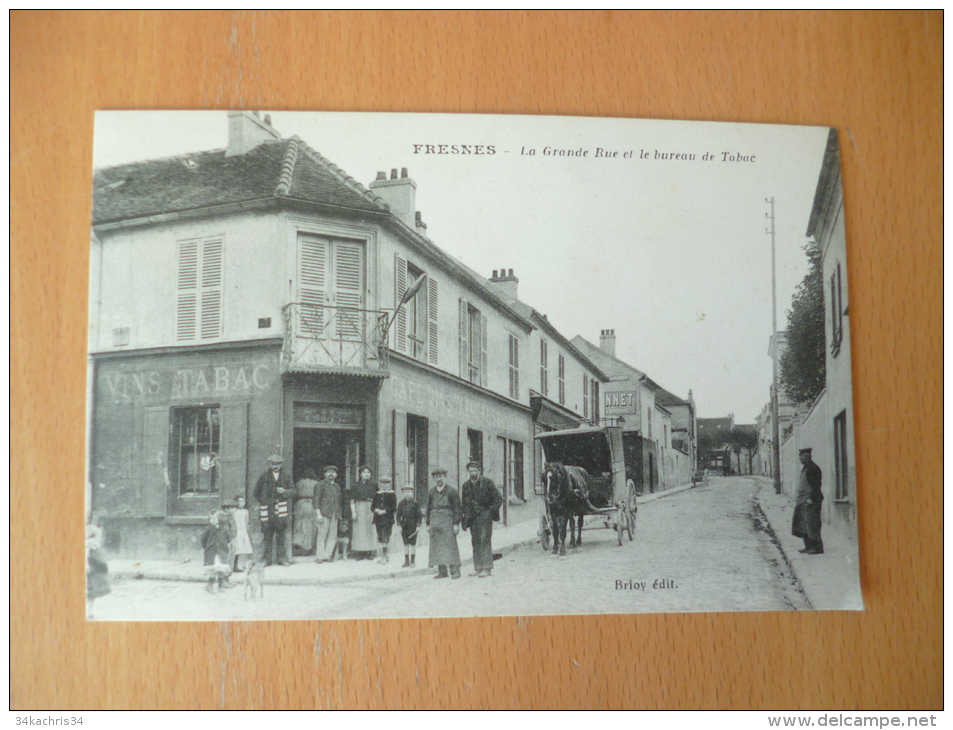 Cpa Fresnes .La Grande Rue Et Le Bureau De Tabac.Diligence. Attelage? - Fresnes