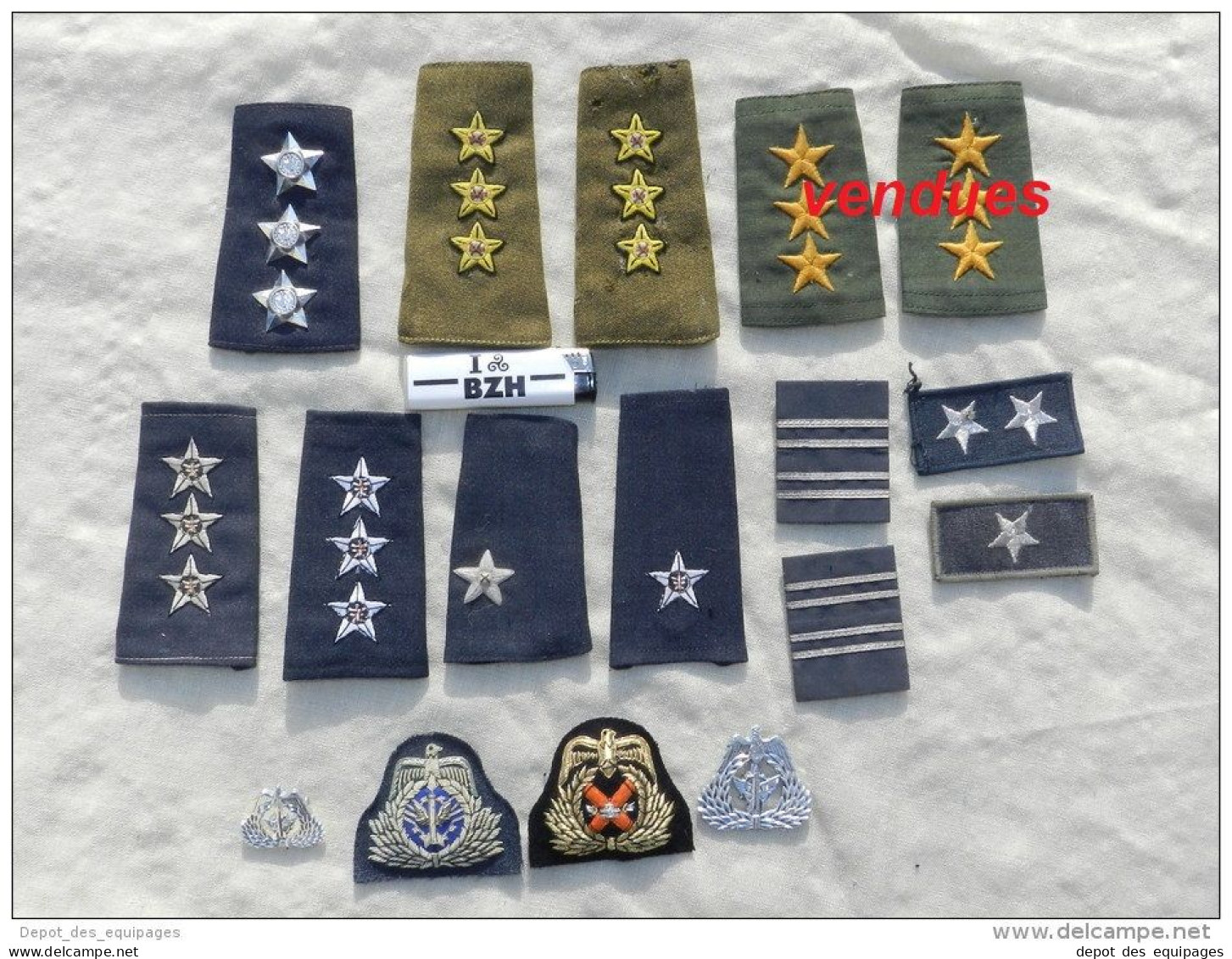 LOT EPAULETTES + INSIGNES IRAK - GUERRE DU GOLFE 1991 - Uniformes