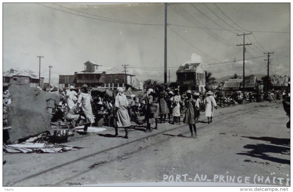 HAITI PORT AU PRINCE CARTE  PHOTO N°4  LE MARCHE PRES DE LA VOIE FERREE - Haïti