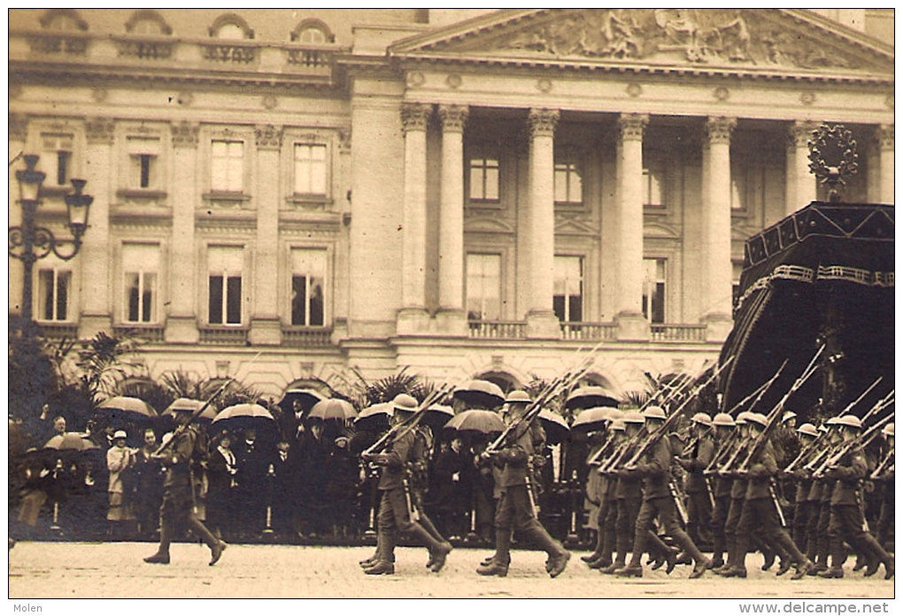 CARTE PHOTO FOTOKAART DEFILE REVUE CARABINIERS BRUXELLES BRUSSEL DEFILE Militaire MILITAIR SOLDAT UNIFORME REGIMENT 3980 - Festivals, Events