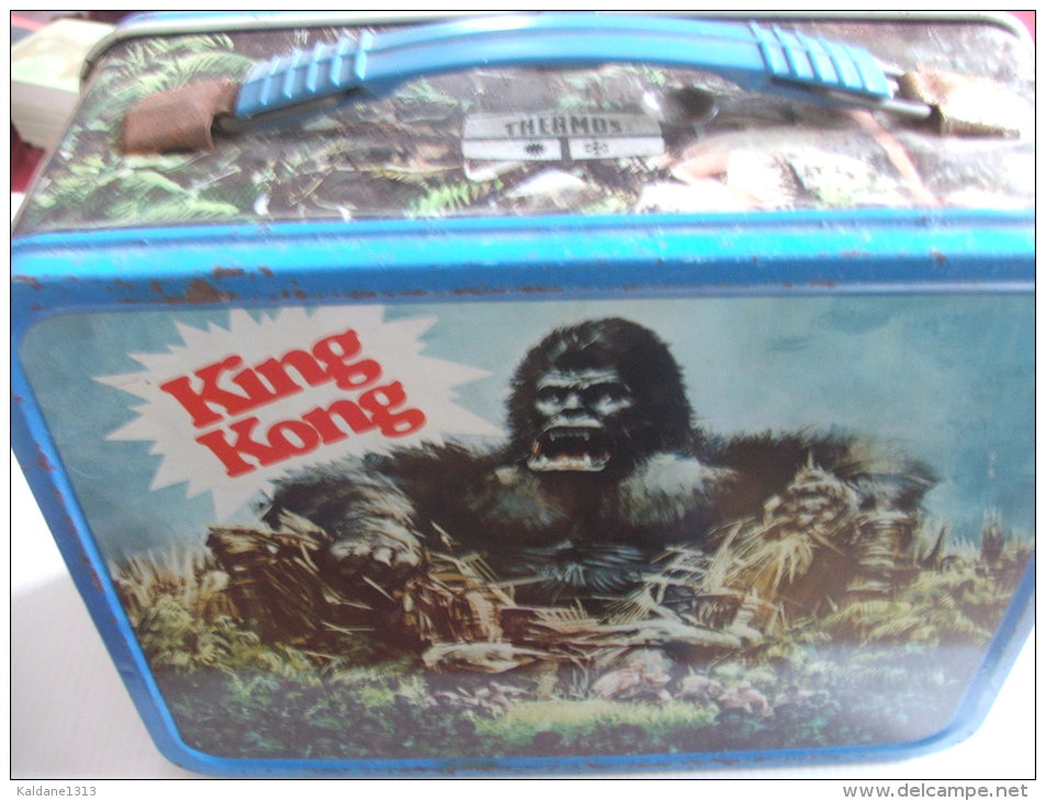 KING KONG Boite En Fer Avec Sa Bouteille Thermos 1977 - Autres & Non Classés