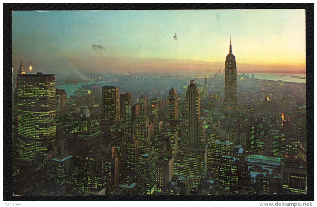 NEW YORK CITY SKYLINE IN 1966 - SENT TO ITALY (VIAGGIATA IN OTTIMO STATO) - Tarjetas Panorámicas