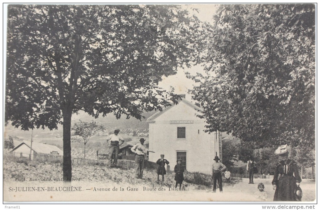 CPSM  Neuve St Julien En Beauchêne ( 05 ) Animée, La Gare Et La Route Des Tilleuls - Ed Aubert - Autres & Non Classés