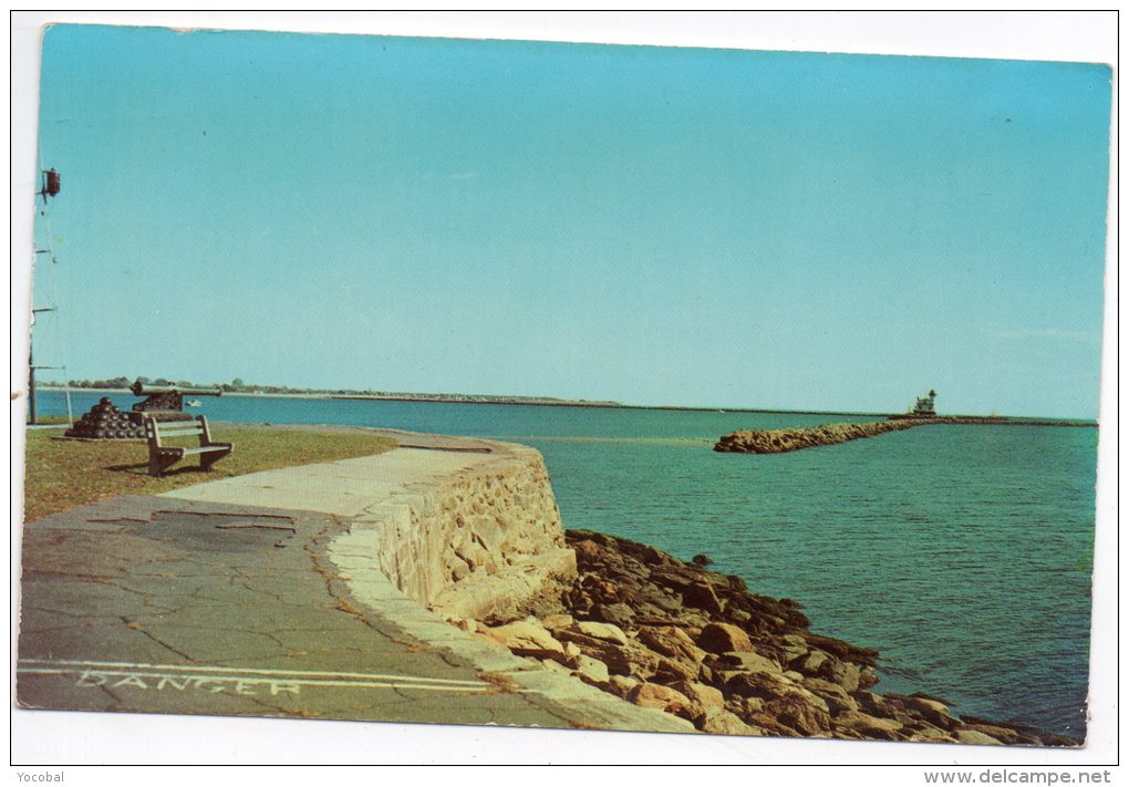 CP, ETATS-UNIS, CONNECTICUT, BRIDGEPORT, Breakwater And Lighthouse At Seaside Park, Voyagé En 1973 - Bridgeport