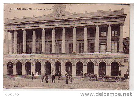 59 HAZEBROUCK - Hôtel De Ville - Animé Hommes Femmes Filles Posant  - Charrette 4 Roues Avec  Tonneaux , Barriques - Hazebrouck