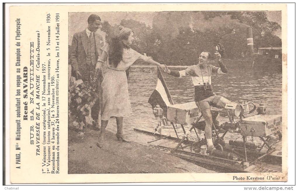 Sports Nautiques   -   René SAVARD Sur Sa Nautilette , Champion De L'Hydrocycle, Félicité Par Mistinguett - Wasserski