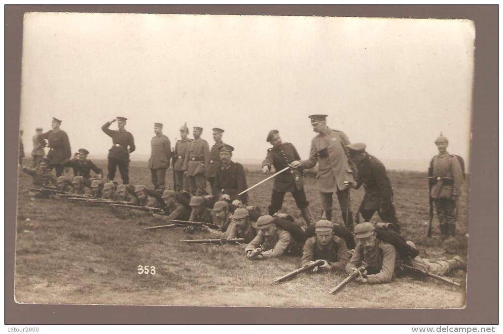 CARTE PHOTO ALLEMANDE MILITAIRE CASQUE A POINTE POSITION DE TIR - Guerre 1914-18