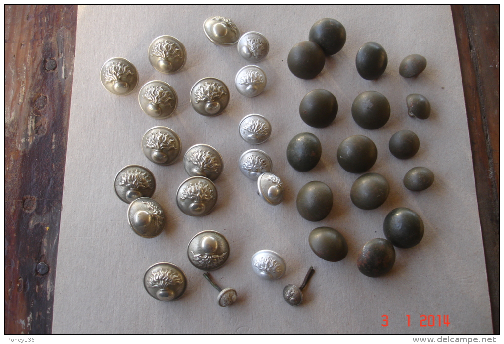 Lot De 36 Boutons D'uniforme De Gendarmerie Et Militaire ,1930-45 - Buttons