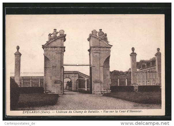 CPA Épégards, La Cour D'honneur Du Château Du Champs De Bataille - Other & Unclassified