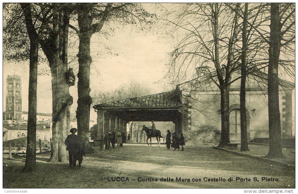 [DC6749] LUCCA - CORTINA DELLA MURA CON CASTELLO DI PORTA S. PIETRO - Viaggiata - Old Postcard - Lucca