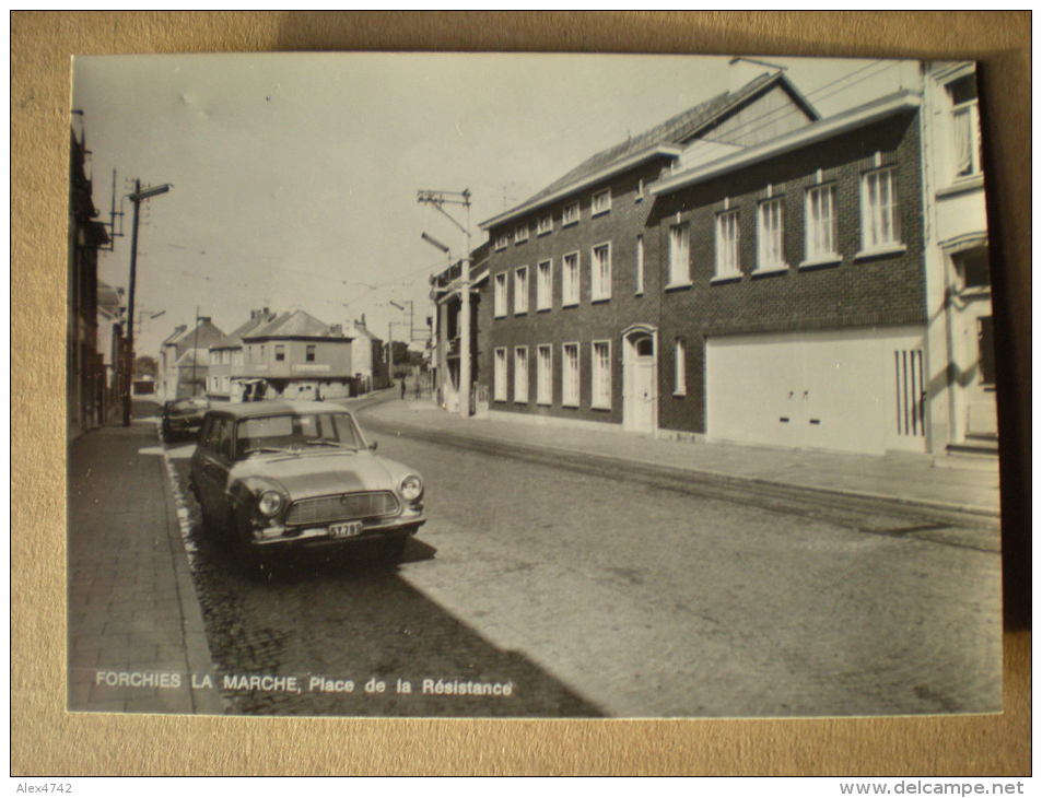 Forchies La Marche, Place De La Résistance + Vieille Voiture - Fontaine-l'Evêque