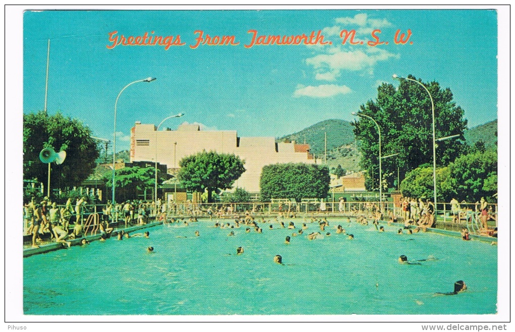 AUS-133   TAMWORTH ; Greetings From ( With Swimming Pool) - Tamworth