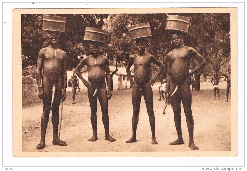 AFR-734    NATITINGOU : Groupe De Sombas ( Koteka) - Benin