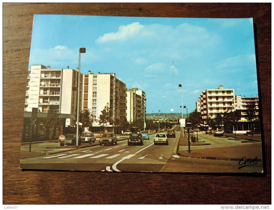 Carte Postale : LE GRAND QUEVILLY : Avenue Des Provinces - Le Grand-Quevilly
