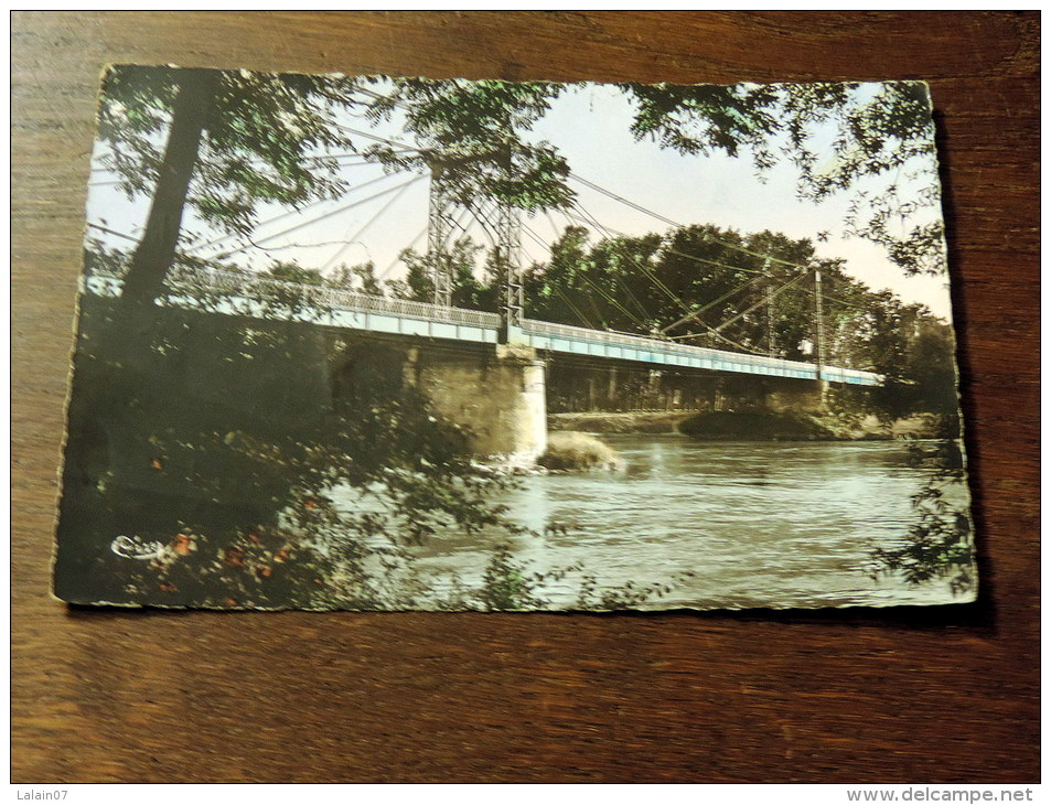 Carte Postale Ancienne : CASTELSARRAZIN : Le Pont Sur La Garonne - Castelsarrasin
