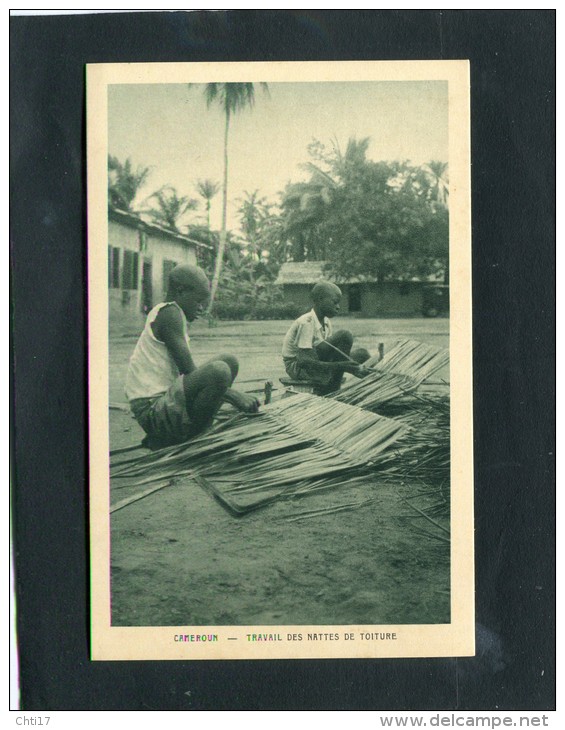 CAMEROUN   1950   DOUALA  ETHNIQUE  TRESSAGE DES NATTES TOITURES CIRC  NON   EDITEUR BRAUN ET CIE - Togo