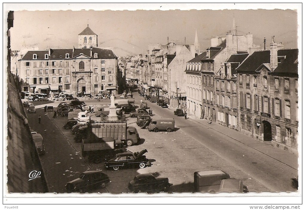 14 - CAEN - Place Saint Sauveur - Camion Et Vieille Voiture - Caen