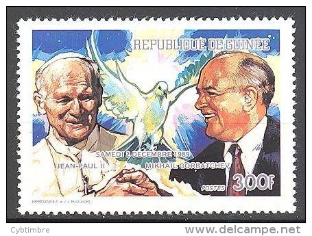 Guinée: Yvert N°903**; Jean Paul II; Gorbatchev - Guinea (1958-...)