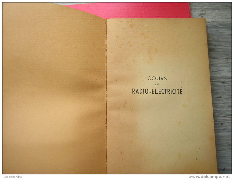 ECOLE DE L´AIR  COURS DE RADIO ELECTRICITE TOME 2 L'EMISSION DES ONDES HERTZIENNES  CAPITAINE PIERDET  LIEUTENANT BRENAC - Fliegerei