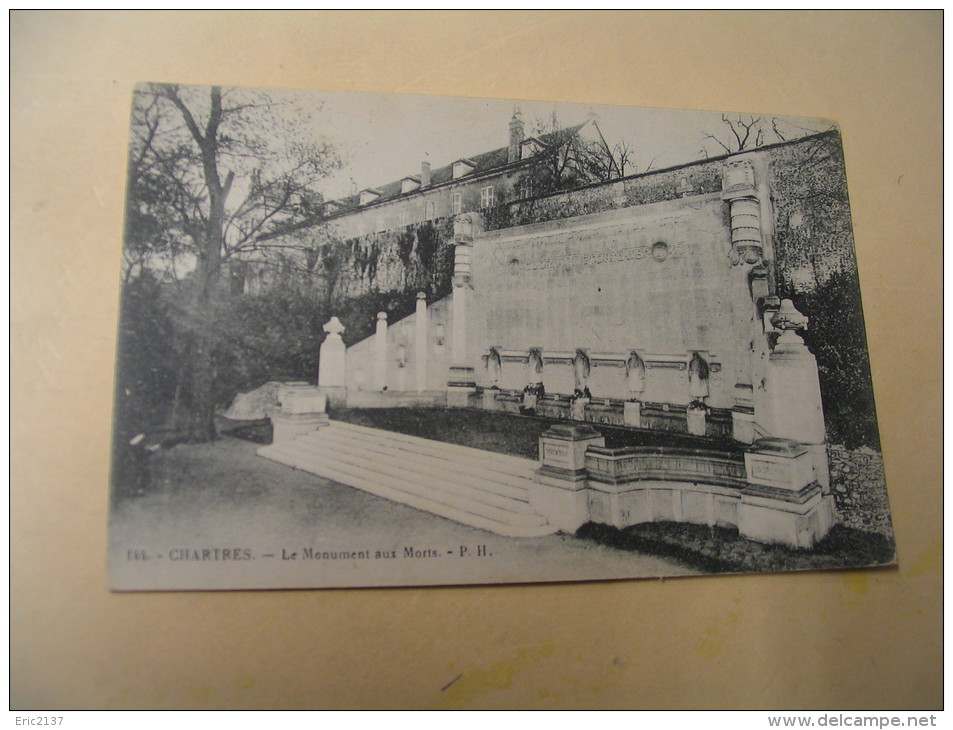 LE MONUMENT AUX MORTS DE CHARTRES.. - Kriegerdenkmal