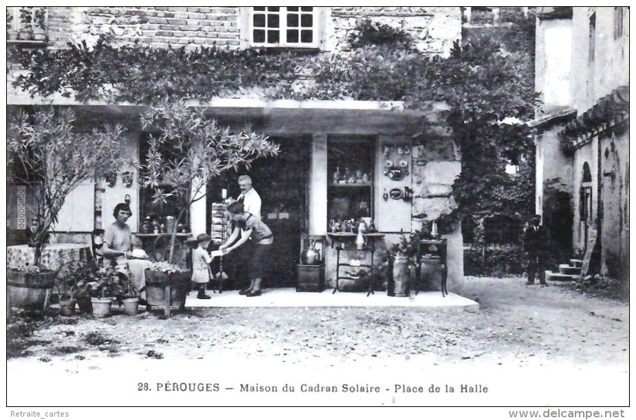 Pérouges - Maison Du Cadran Solaire - Vente De Cartes Postales - Place De La Halle  - Très Beau Plan Animé - Pérouges