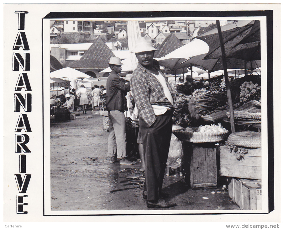 MADAGASCAR,ANTANA NARIVO,TANANARIVE,marché ,vendeur De Fruits - Madagaskar