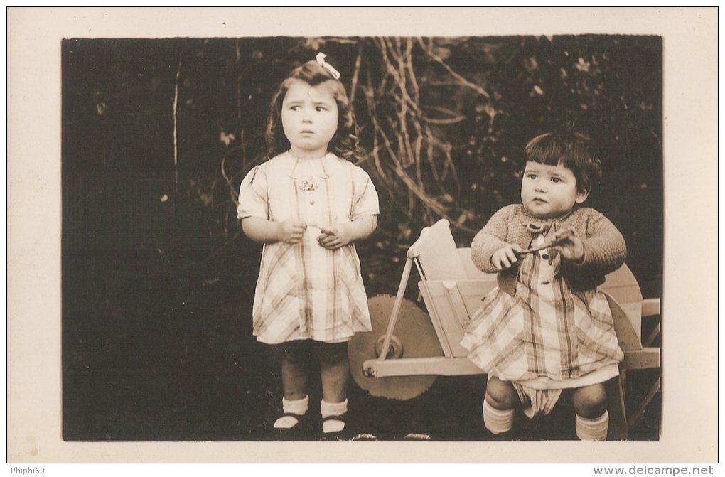 CARTE - PHOTO -  Année 1930-1935 - Children And Family Groups