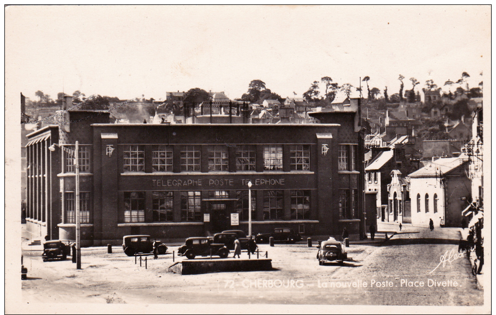 CPSM :50. CHERBOURG. LA NOUVELLE POSTE.PLACE DIVETTE. VIEILLE VOITURES - Cherbourg