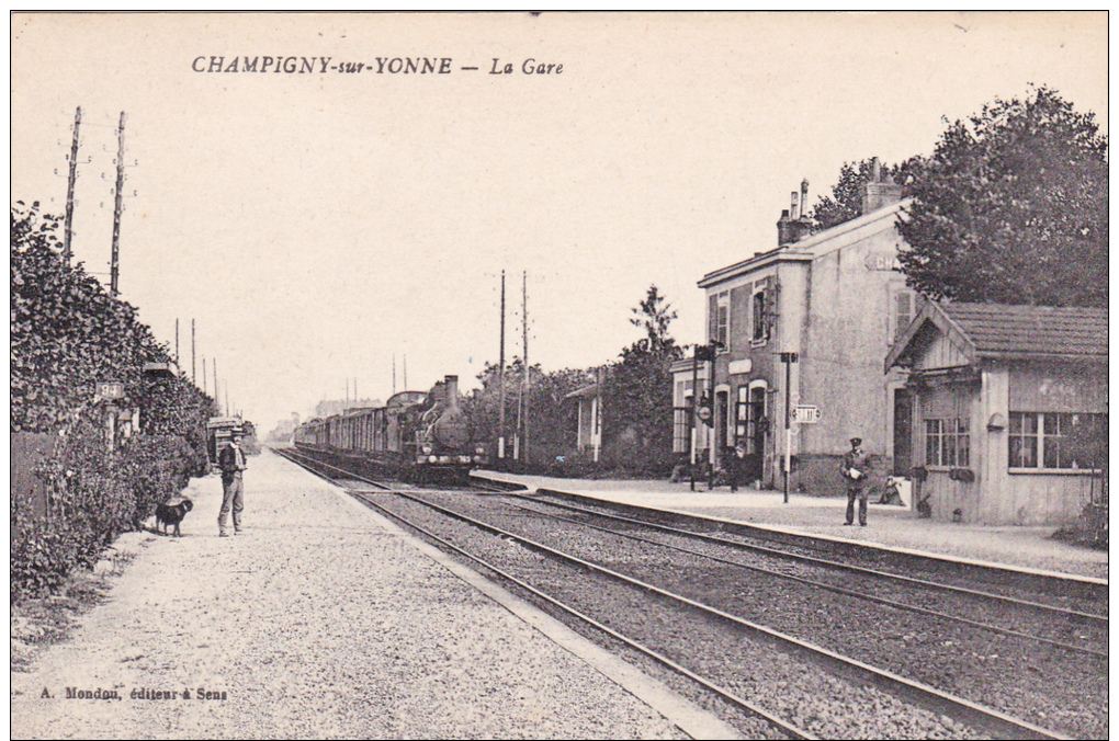 CPA :89. CHAMPIGNY SUR YONNE. LA GARE. GARDE BARRIERE - Champigny