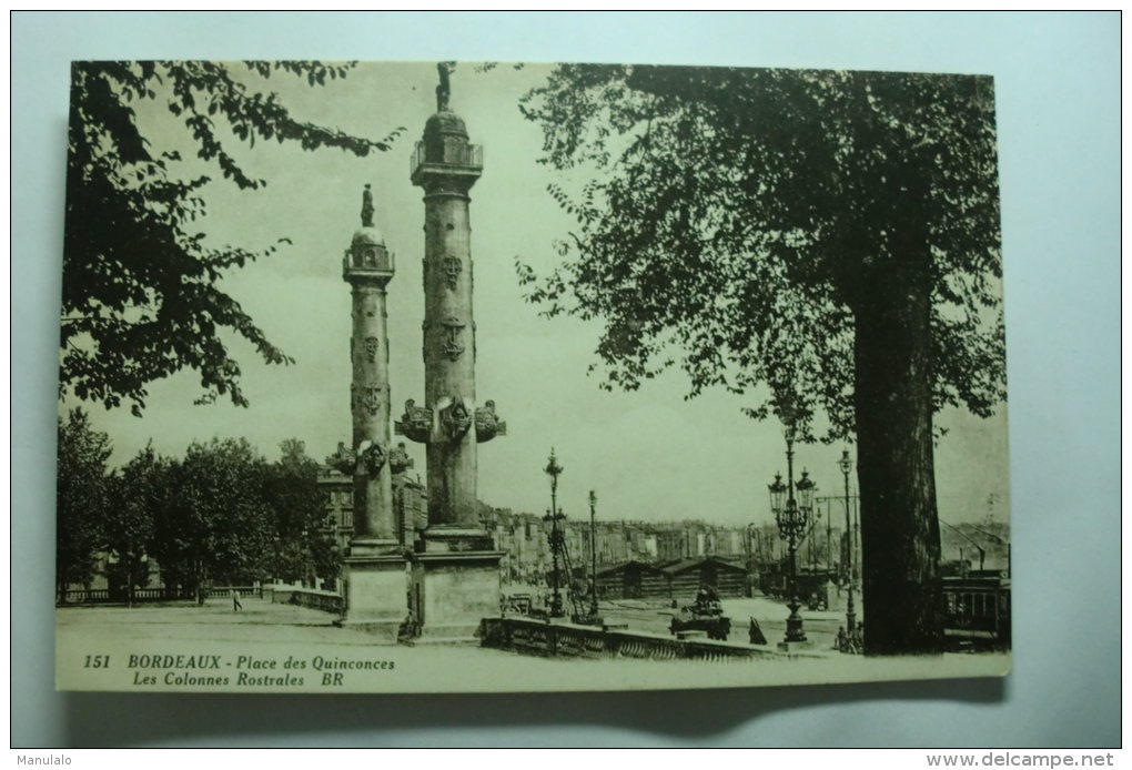 D 33 - Bordeaux - Place Des Quinconces - Les Colonnes Rostrales - Bordeaux