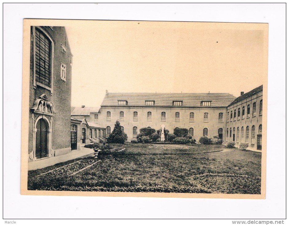 Deinze  Kostschool Der Zusters Maricolen  Binnenhof - Deinze