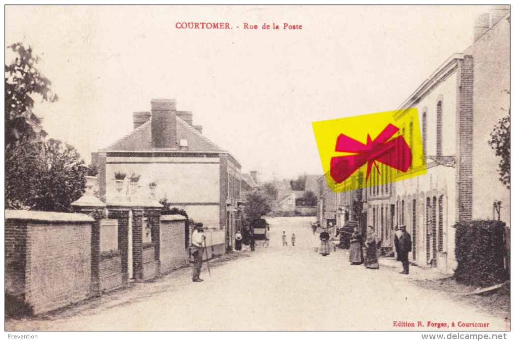 COURTOMER - Rue De La Poste - Superbe Carte Très Animée - Courtomer