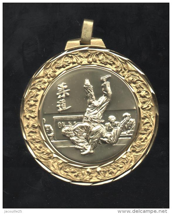 MEDAILLE SPORTS SPORT JUDO 7  CMS EN RELIEF DORE - Other & Unclassified