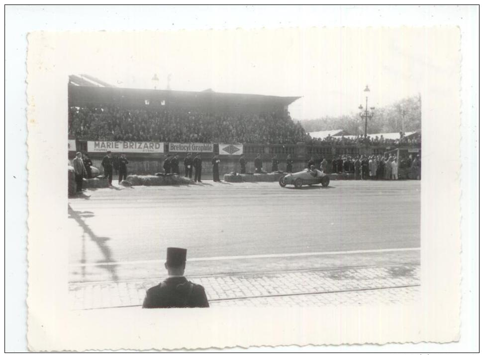 Course Automobile - Trintignant Sur Simca Sur Le Circuit - Photo - Grand Prix / F1