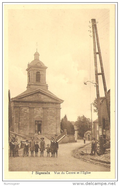 SIGNEULX   --  Vue Du Centre Et L'Eglise - Musson