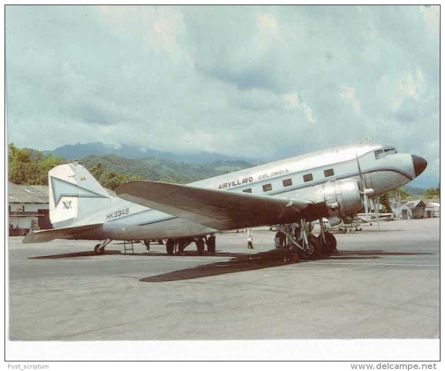 Thème -  Avion -  World Collector´s Cards 11 - Air Villavo Colombia MCDDouglas DC 3C - Vanguardia Villavicencio 94 - 1946-....: Moderne