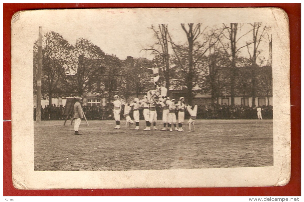 CARTE PHOTO . Manifestation De GYMNASTIQUE ( Au Dos , En Manuscrit " REDON " ) - Gymnastique