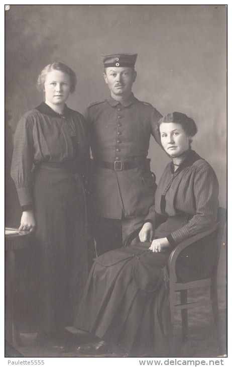 Photocarte Allemande- Soldat Allemand En Famille Pose Photo(guerre14-18)2scans - Guerre 1914-18