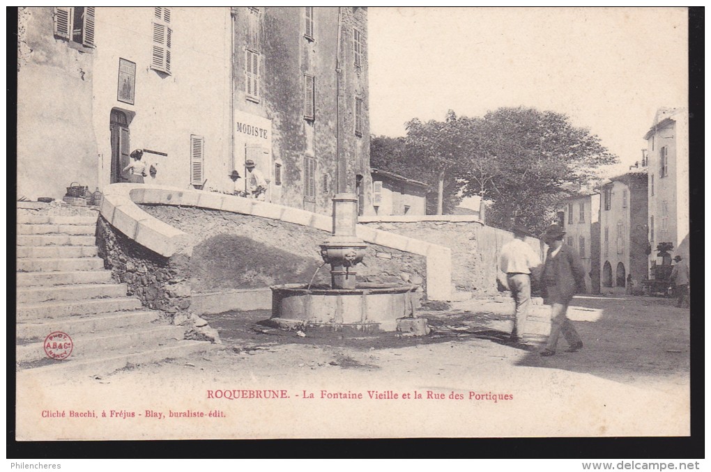 CPA - (83) Roquebrune - La Fontaine Vieille Et La Rue Des Portiques - Roquebrune-sur-Argens