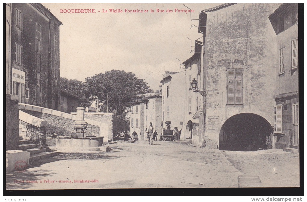 CPA - (83) Roquebrune - La Vieille Fontaine Et La Rue Des Portiques - Roquebrune-sur-Argens