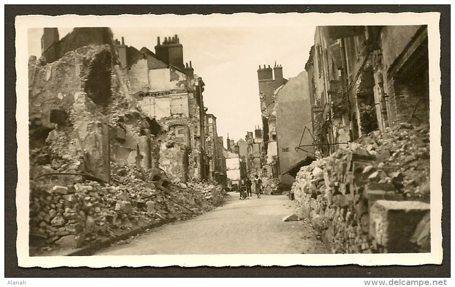 ORLEANS Bombardé  Militaria WW2 Rue Du Cheval Rouge Loiret (45) - Autres & Non Classés