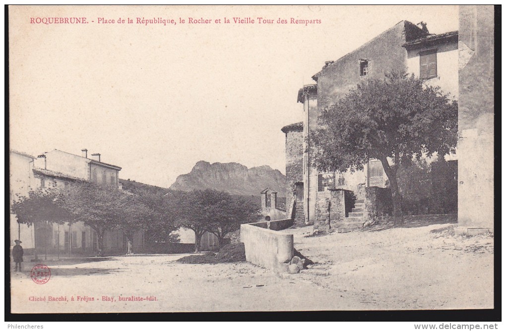 CPA - (83) Roquebrune - Place De La République, Le Rocher Et La Vieille Tour Des Remparts - Roquebrune-sur-Argens