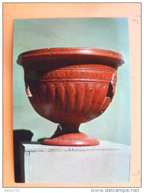 V09-63b-musee De Lezoux-ceramique-calice- - Lezoux
