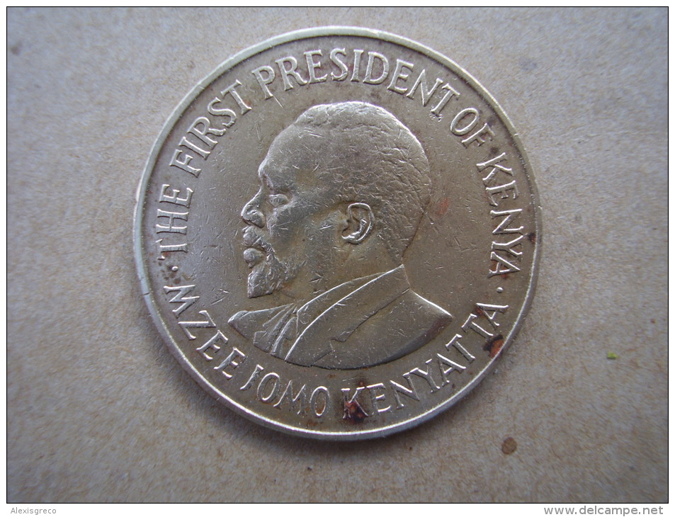 KENYA 1969 TEN CENTS   KENYATTA Nickel-Brass  USED COIN In GOOD CONDITION. - Kenia